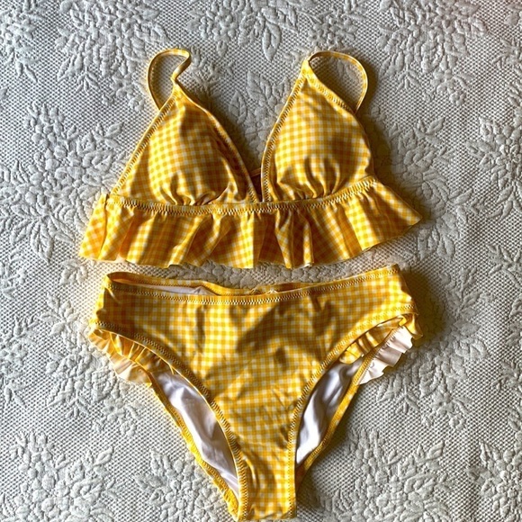 Cupshe Other - Cupshe Women’s Two-piece V-neck Yellow Gingham Ruffle Bikini Set NWT Size Small